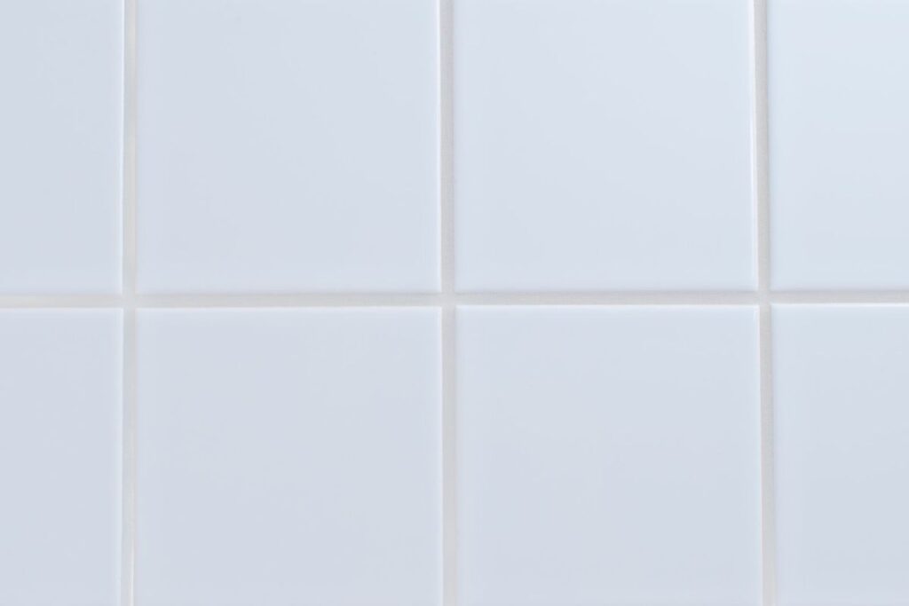 płytki łazienkowe w kolorze białym